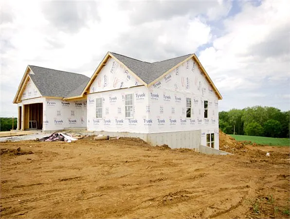 165 Charlie Dr photo 1