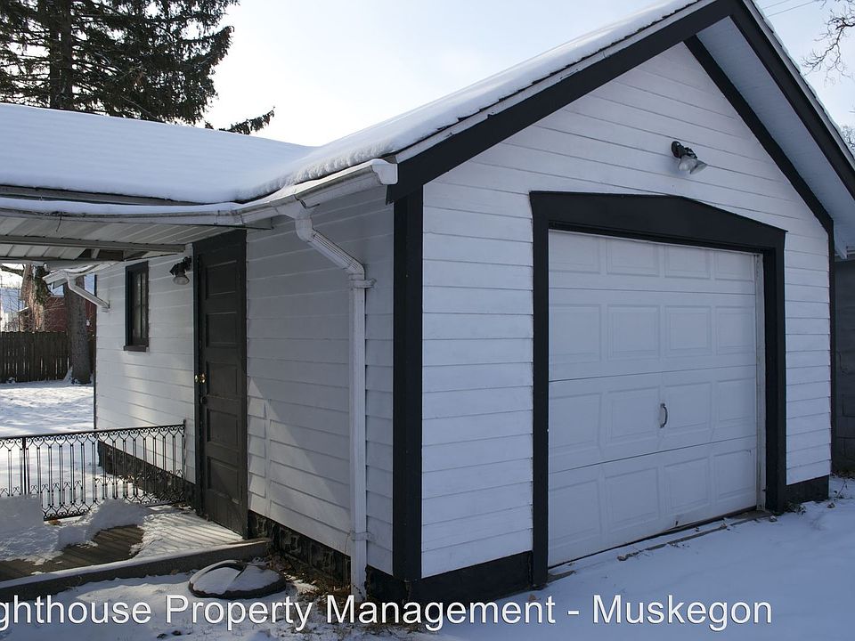 2nd image of 423 Amity Ave