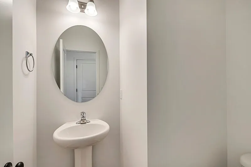 3 bed, 2.0 bath, 2400 sqft, $2,575 — Photo 4