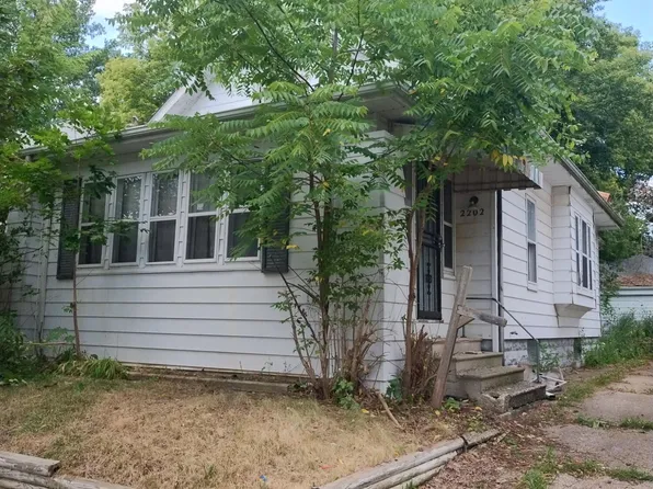 2202 Swayze St, Flint, MI 48503