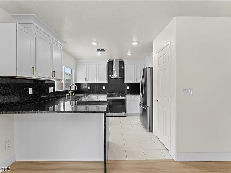 7660 Hope Valley St — Photo 8