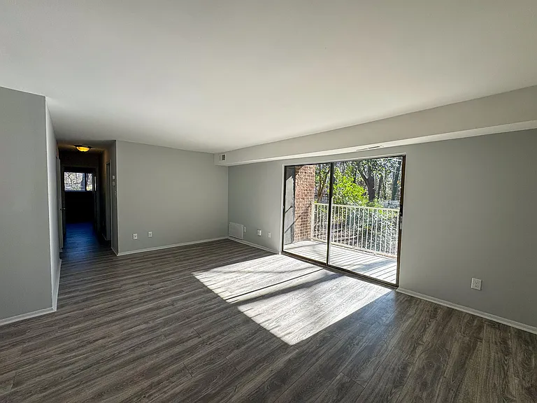 1287 Schaub Dr #1-E — Photo 2