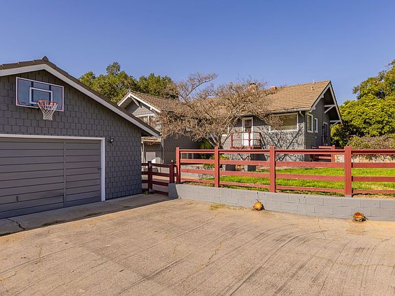 2nd image of 609 W Ojai Ave