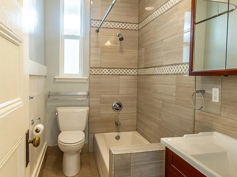 553 Green St — Photo 10