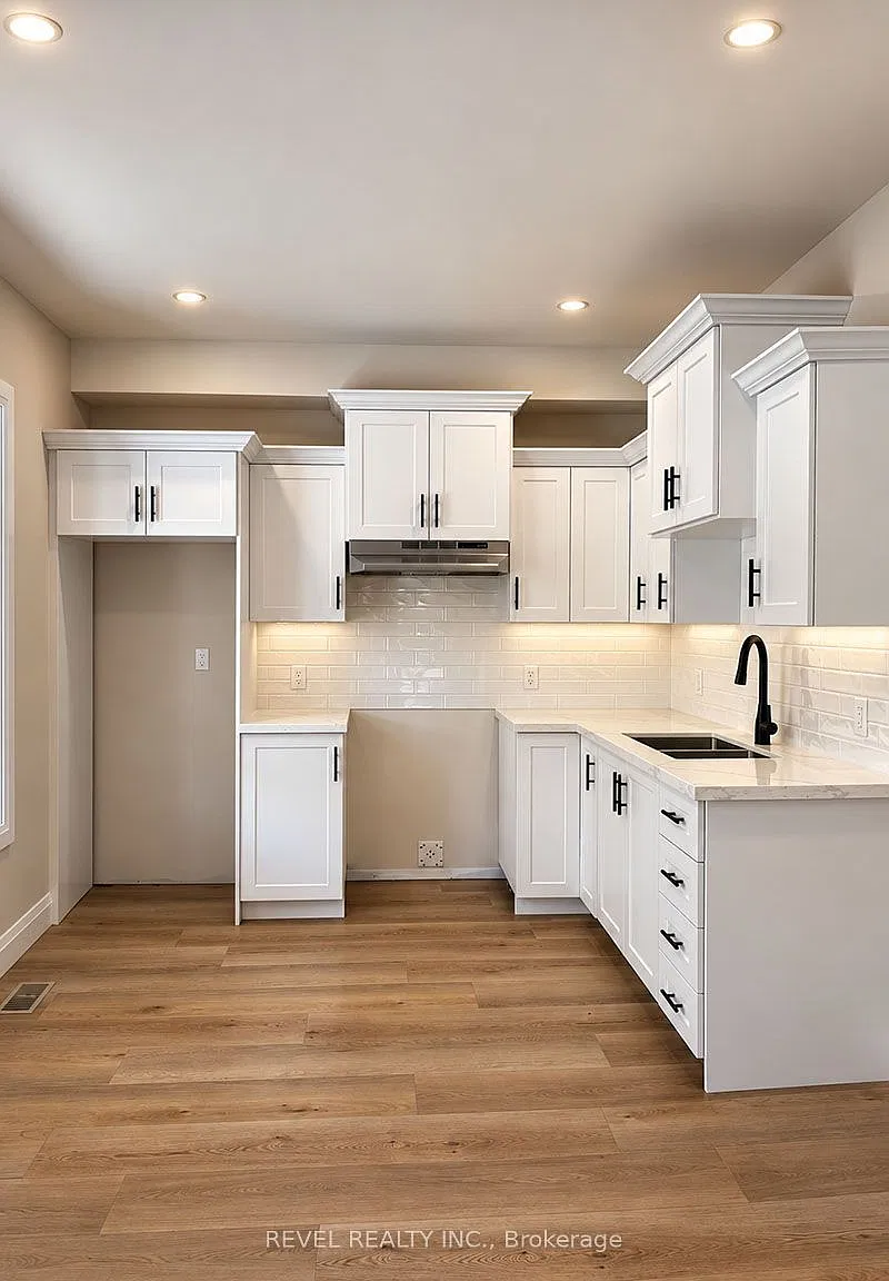 3 bed, $2,200 — Photo 2