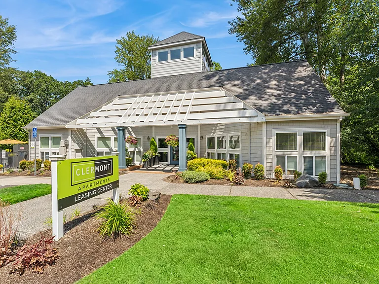 Clermont Apartments | Community Clubhouse