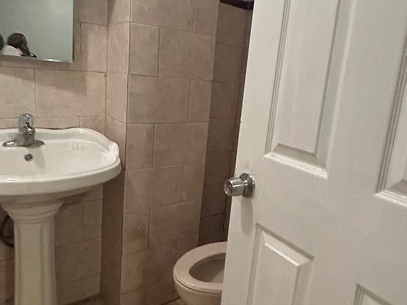 3rd image of 676 Bergen Ave #1