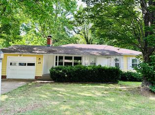 25 Lakeview Dr, Belleville, IL