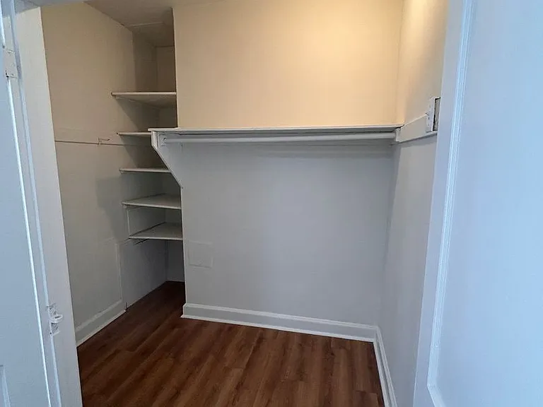 Lower East Side Milwaukee Studio and One bed Apartments- Flexible Lease Terms — Photo 10