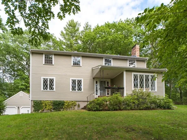 41 Hearthstone Dr, Medfield, MA 02052