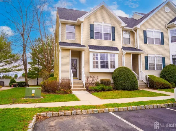 912 Blossom Cir, Dayton, NJ 08810