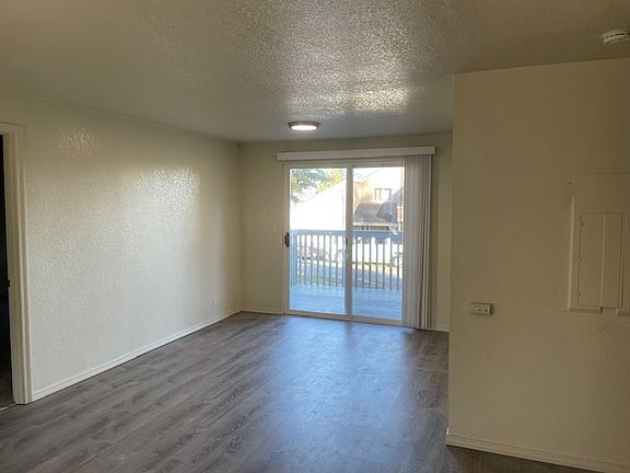 5th image of 19027 Harris Ave NE #B