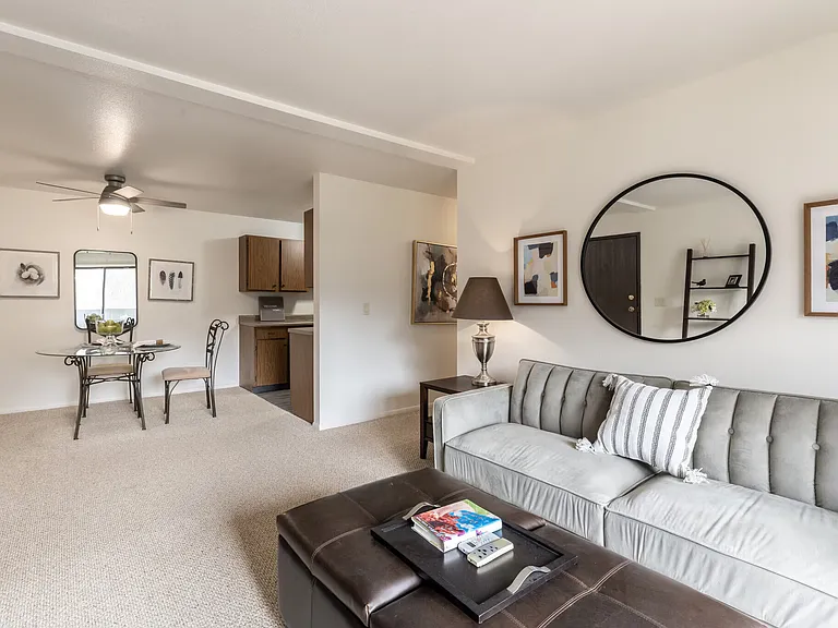 Chestnut Hills Apartments — Photo 15