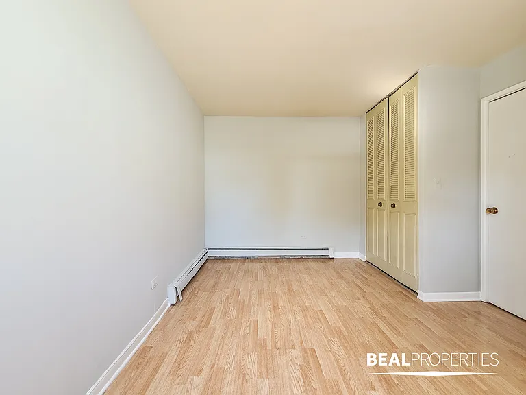 445 W Barry — Photo 167