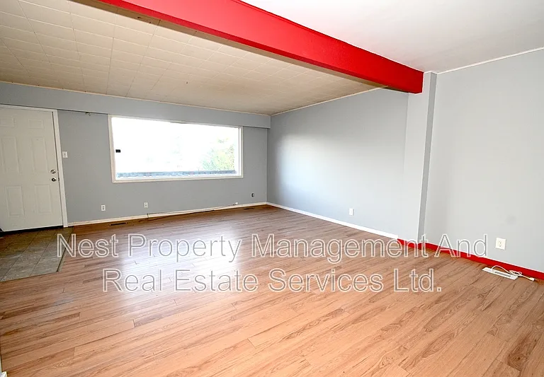 596 Central St E #1 — Photo 3