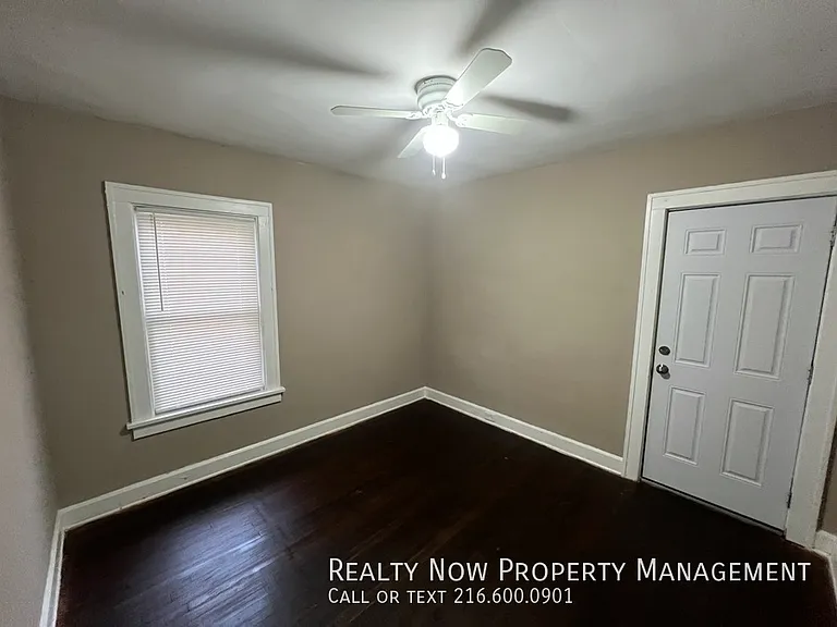 872 Helmsdale Rd #2 — Photo 2