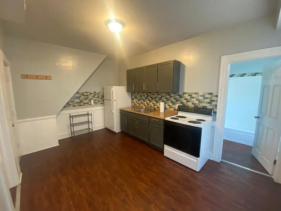 2197 W 32nd St #2