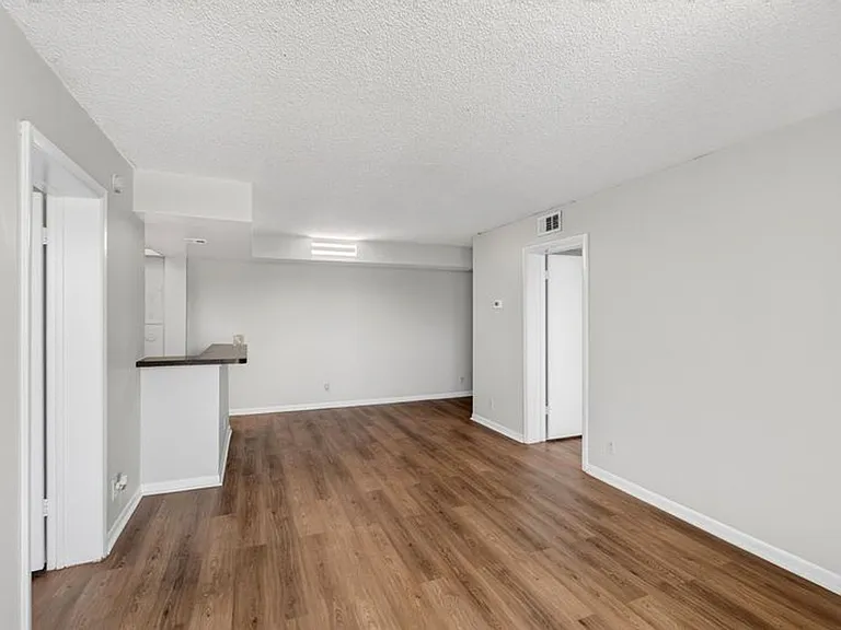760 Executive Center Dr #32-12-32 — Photo 5