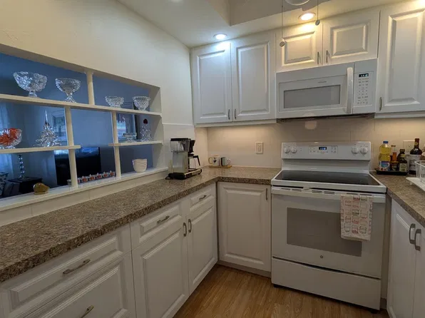 2880 LAKE OSBORNE Drive #109, Lake Worth Beach, FL 33461