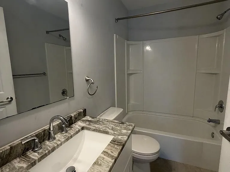 2805 Auburn Ct — Photo 5