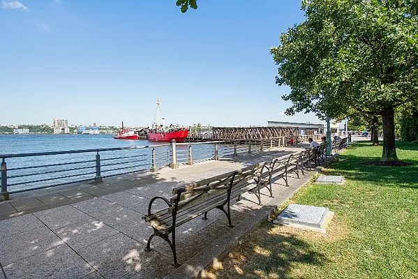 Rented by Keller Williams NYC | media 32