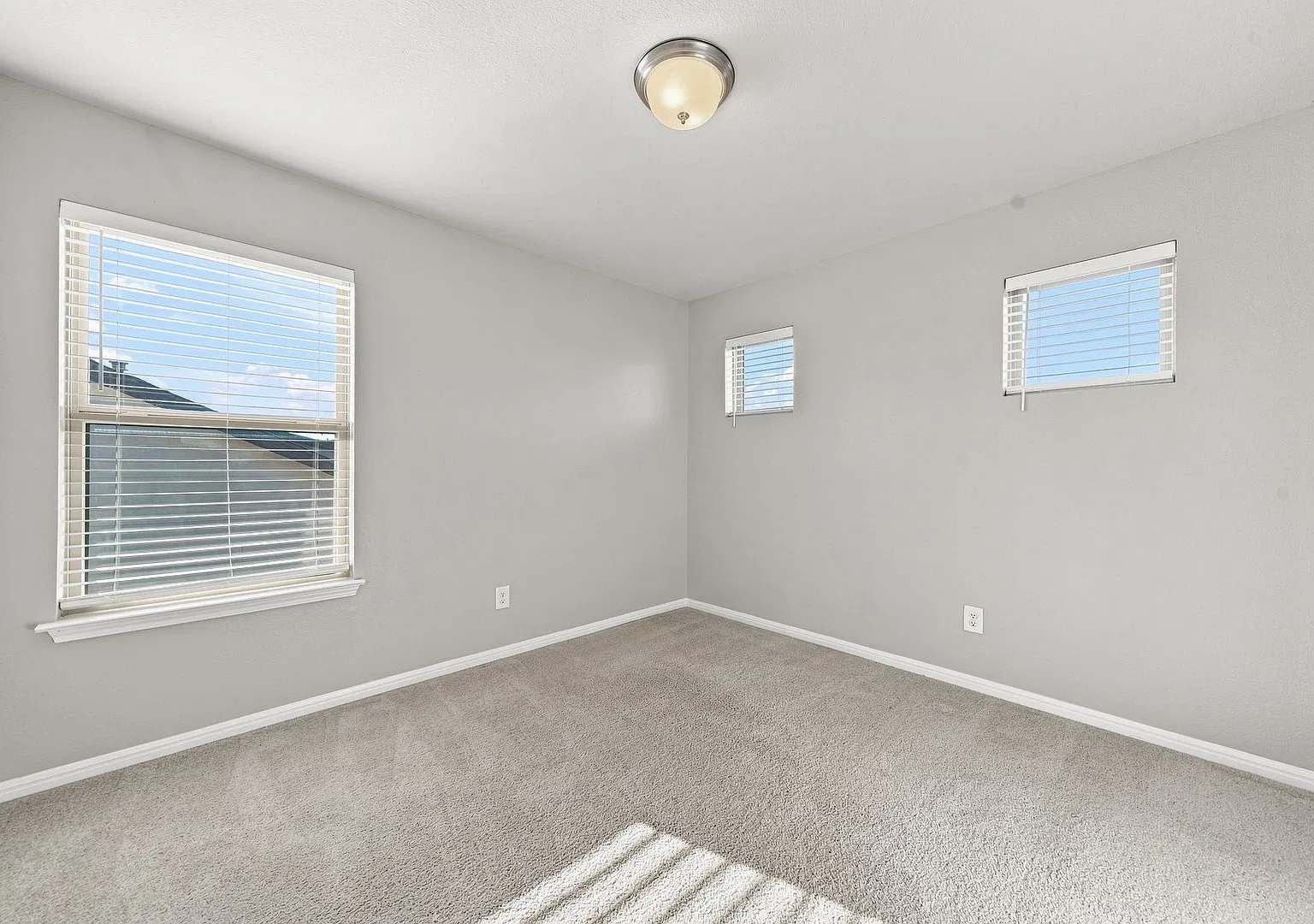 For Lease — Photo 4