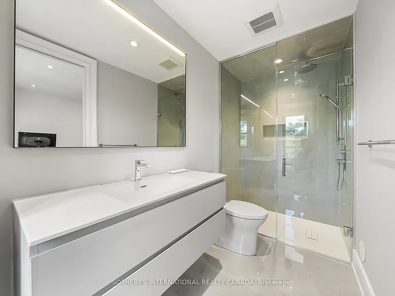 734 Avenue Rd — Photo 29