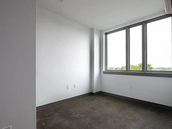 4th image of 410 Tompkins Ave #6B