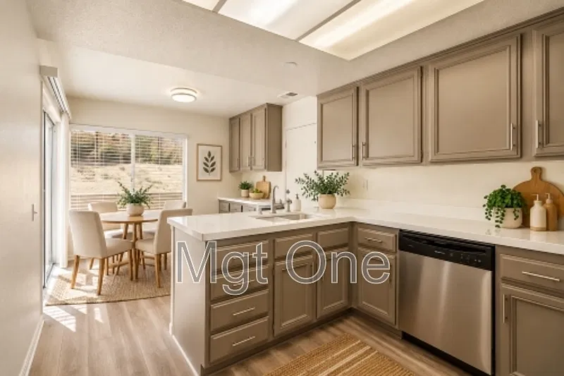 3 bed, 2.5 bath, 1358 sqft, $3,250 — Photo 4