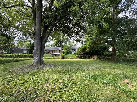 5th image of 360 Shepley Dr