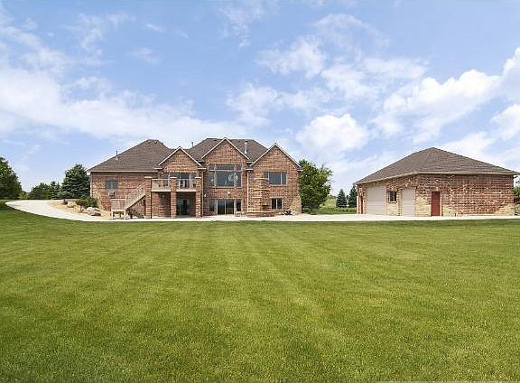 2nd image of 501 Theis Dr