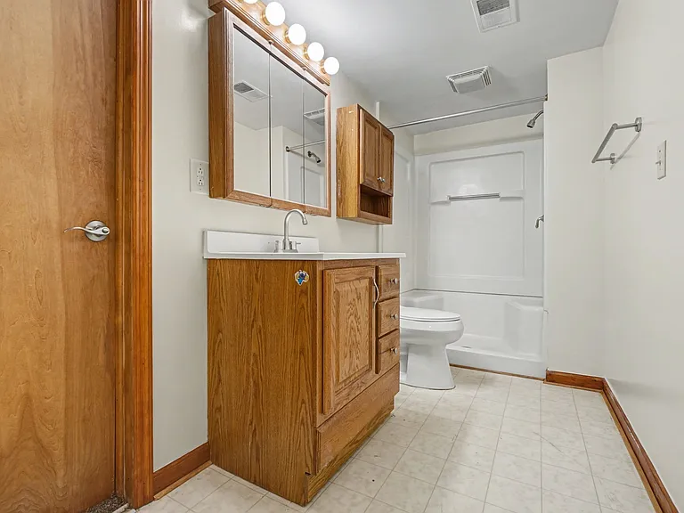 6065 Fairgrove St — Photo 18