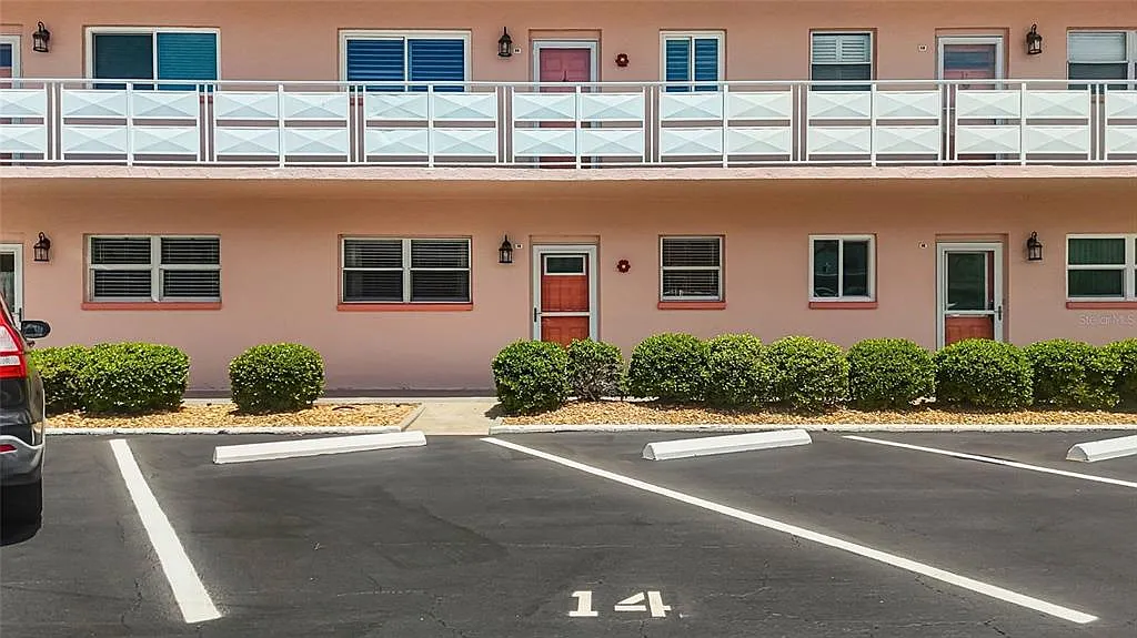 1 bed, 1.0 bath, 1060 sqft, $2,100 — Photo 3
