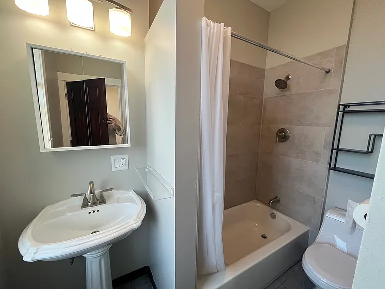 2339 S Sacramento Ave #3F — Photo 12