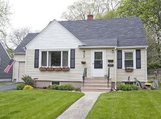 1121 S 2nd St, St Charles, IL 60174