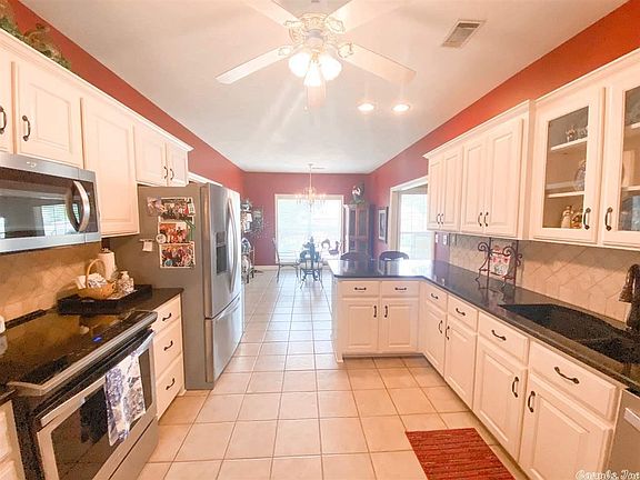 4th image of 115 Water Oak Dr
