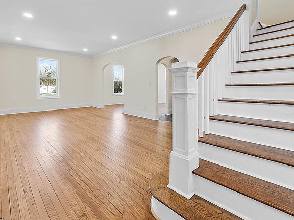 5th image of 111 East St