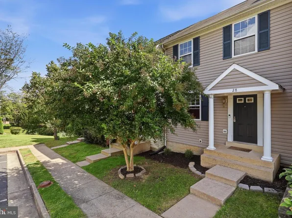 28 Quarterpole Ct, Warrenton, VA 20186