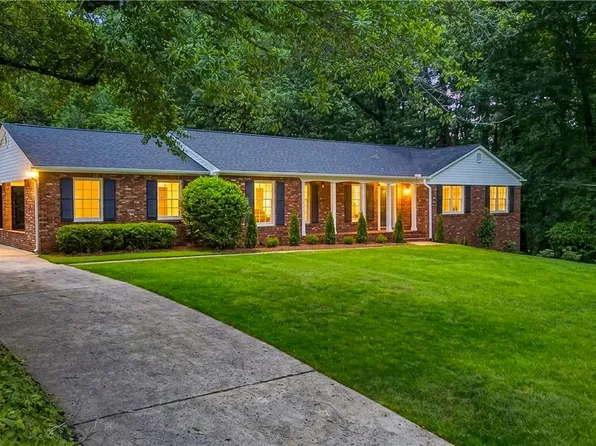 1504 Gwen Mill Dr, Opelika, AL 36801