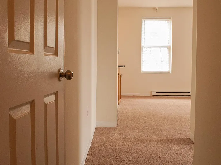 Virginia Arms Apartments — Photo 27