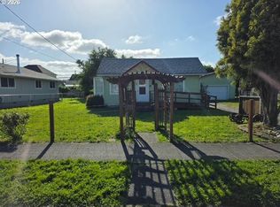 812 B St, Myrtle Point, OR 97458