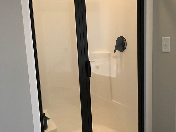 4th image of 408 Knoll Cir