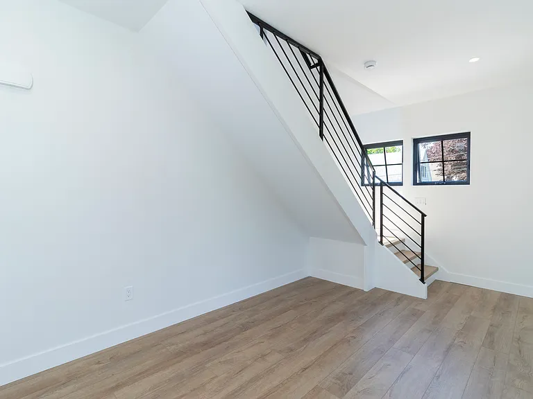 650 Main St #3 — Photo 23