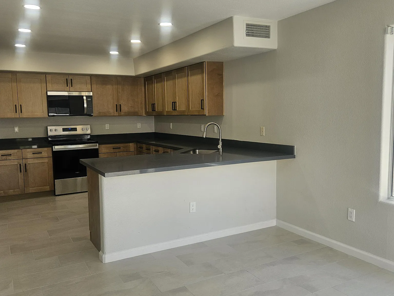 3 bed, 1397 sqft, $2,295 — Photo 3