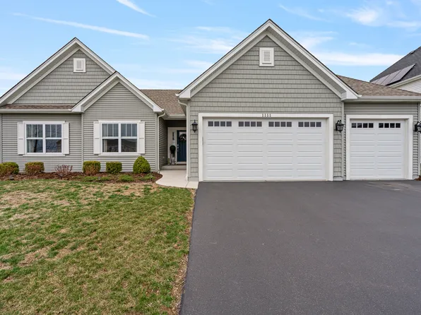 1111 Blackberry Shore Ln, Yorkville, IL 60560
