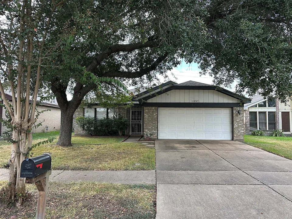 11807 Acadian Dr