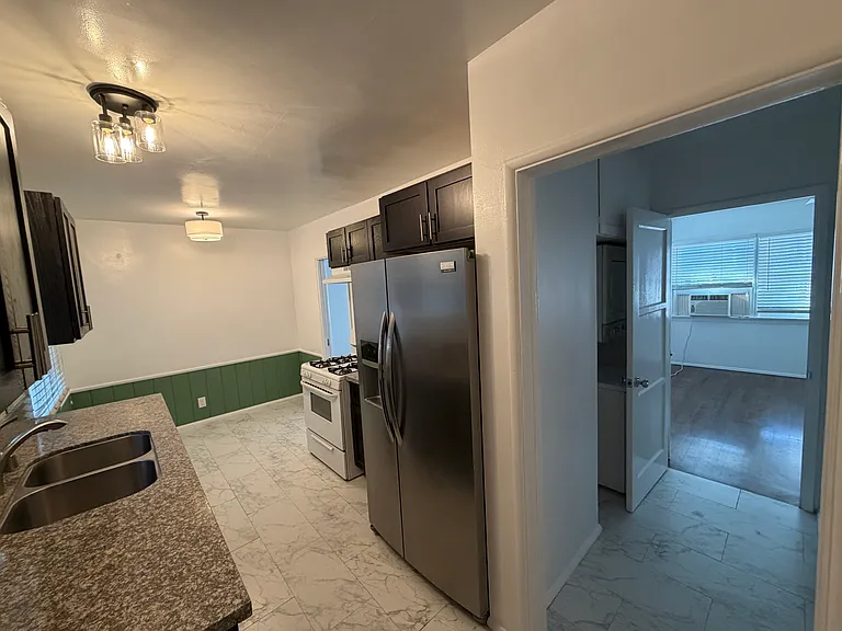 124 N Beachwood Dr — Photo 5
