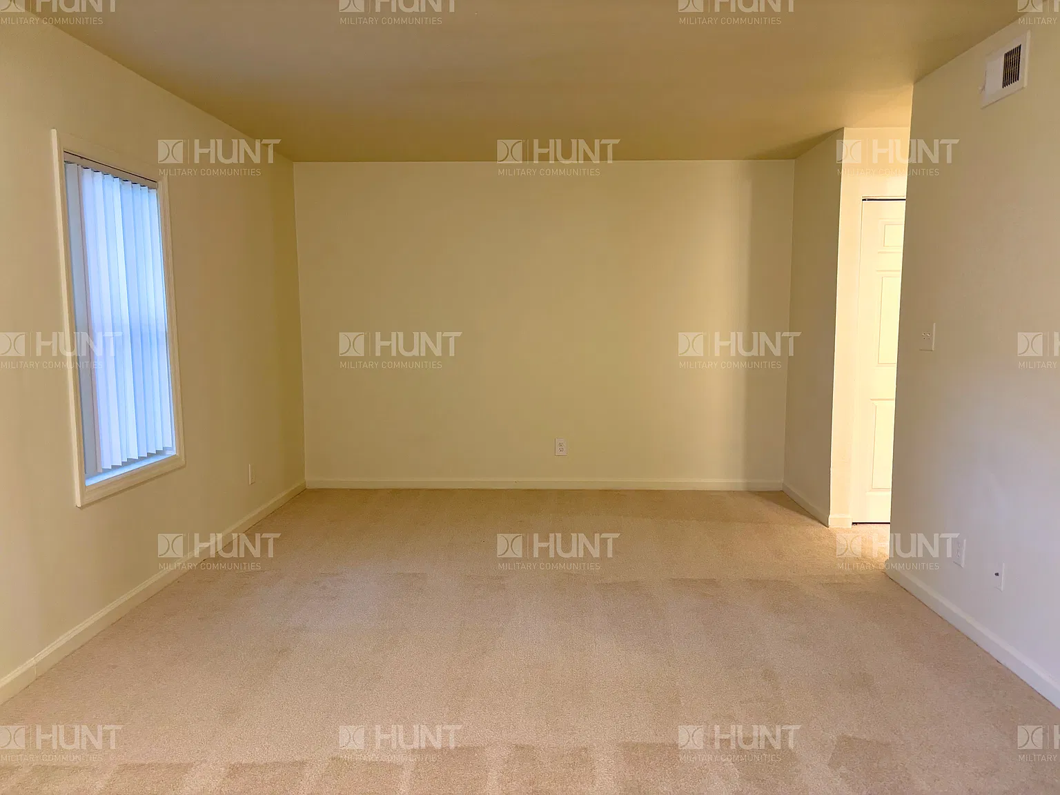 3 bed, 2.5 bath, 1429 sqft, $1,600 — Photo 2