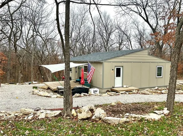 17 Pine Dr, Mound City, KS 66056