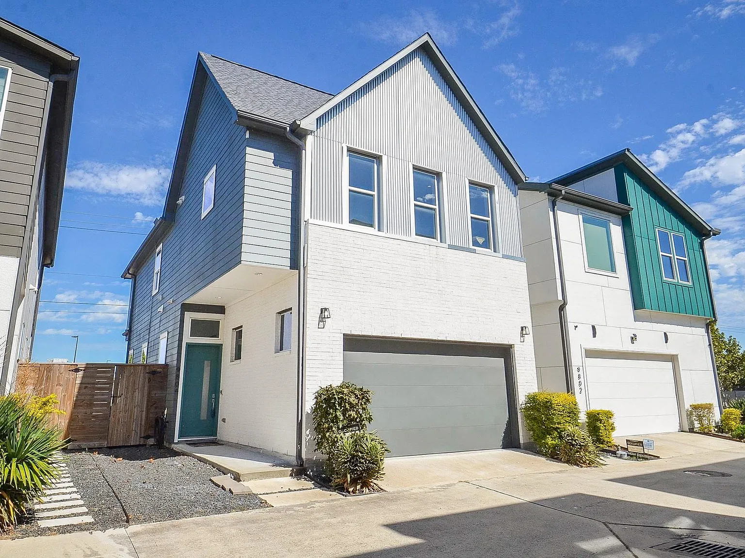 3 bed, 2.5 bath, 2023 sqft, $3,000 — Photo 1